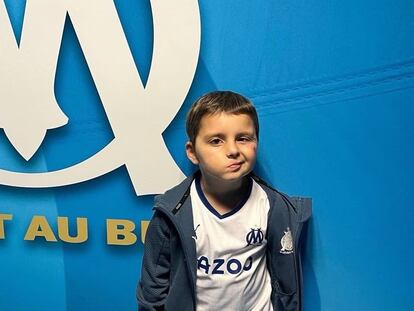 Kenzo, el niño con un tumor cerebral seguidor del Olympique de Marsella que fue agredido por ultras del Ajaccio.