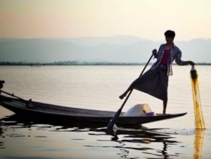 Cerrado al mundo durante 40 años de dictadura militar, Myanmar es hoy uno de los destinos más genuinos de Asia. Un país rural y agrícola en el que el budismo marca la vida de sus 54 millones de habitantes. Lo cuento en este vídeo de mi nueva serie   Paisajes para después de una cuarentena 