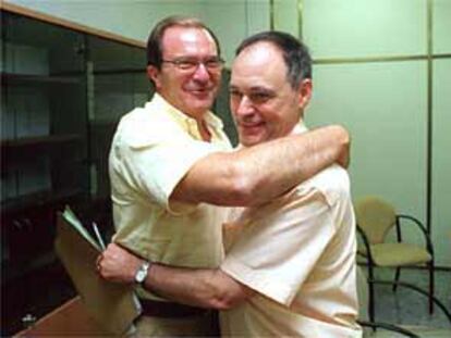 Rafael Alemany, nuevo director de la IIFV, a la izquierda, y su antecesor Antoni Ferrando, ayer.