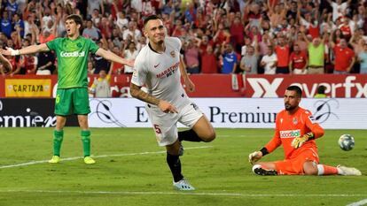 Ocampos celebra el segundo gol del Sevilla.
