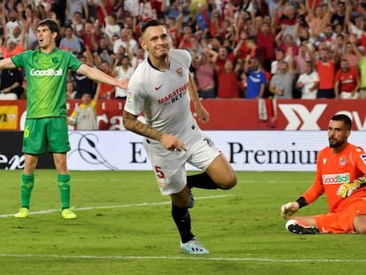 Ocampos celebra el segundo gol del Sevilla.