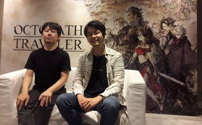 Los creadores del videojuego 'Octopath traveler' fotografiados en París. Respectivamente: Yasunori Nishiki (compositor) Keisuke Miyauchi (director).