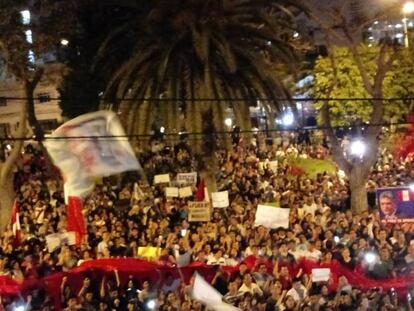 Manifestantes a favor de los fiscales removidos del equipo Lava Jato.