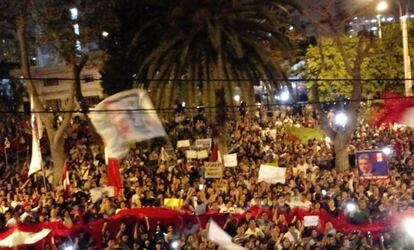 Manifestantes a favor de los fiscales removidos del equipo Lava Jato.