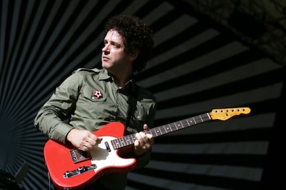 El líder de la mítica banda de rock argentina Gustavo Cerati llevaba cuatro años en coma tras un accidente vascular cerebral que sufrió tras un concierto en Venezuela. A principios de septiembre murió, un mes después de cumplir 55 años. Era uno de los referentes de la música latinoamericana de los últimos tiempos.