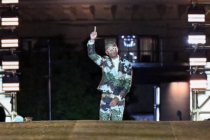 El músico y diseñador de moda Pharrell Williams, en el desfile de la colección primavera-verano 2024 de Louis Vuitton, durante la Semana de la Moda de París, el 20 de junio.