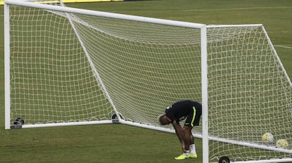 Neymar treinando com o Brasil.