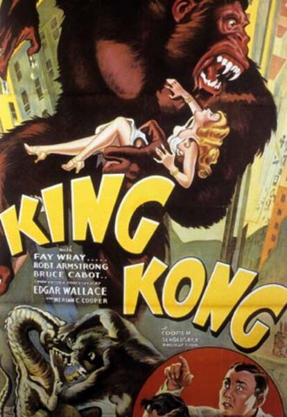 La nueva versión de <i>King Kong</i> que ha ideado Peter Jackson, gran seguidor de las aventuras del gorila,  mantiene en líneas generales la historia tal y como la ideó Cooper. Una expedición liderada por un cineasta llega a la remota isla de la Calavera para rodar una película. Allí se encontrarán con una olvidada tribu aborigen que venera a su dios particular: un gorila gigante conocido como Kong.