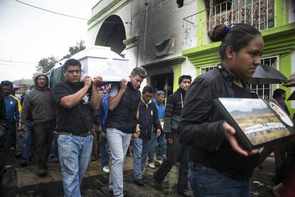 Funeral de una de las víctimas en Nochixtlán