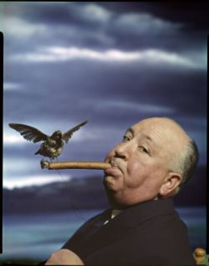 Fotografía de Philippe Halsman retratando al cineasta Alfred Hitchcock.