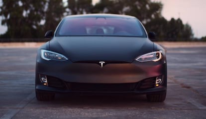 Frontal de un coche de Tesla