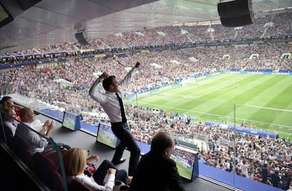 Emmanuel Macron festeja el triunfo de Francia en el Mundial de Rusia 2018.