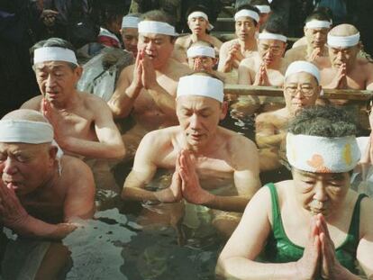 Ceremonia sintoísta de purificación en Tokio para recibir al nuevo año.
