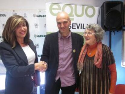 El candidato de Equo con representantes de la coordinadora Girasol.