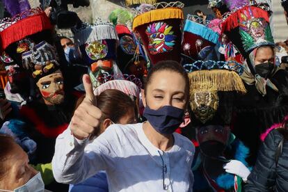 La Jefa de Gobierno de Ciudad de México, Claudia Sheinbaum, después de emitir su voto en San Andrés Totoltepec, en la Alcaldía Tlalpan.