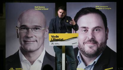 Gabriel Rufián, en el acto de arranque de campaña entre las fotos de Oriol Junqueras y Raül Romeva.