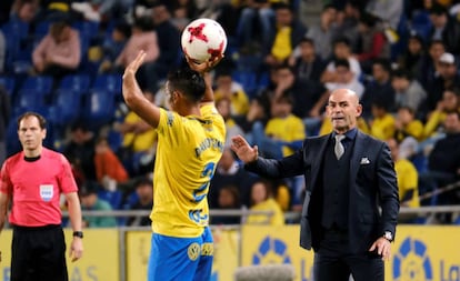 Paco Jémez, nuevo entrenador de Las Palmas, durante el partido de Copa contra el Valencia.