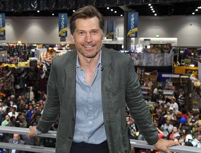 Nikolaj Coster-Waldau en la Comicon de San Diego (California) en julio de 2019 con su famosa americana de lino veraniega.