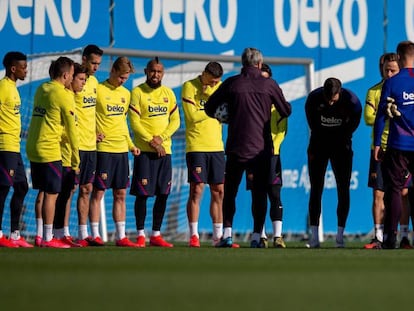 Setién se dirige a los jugadores en el entrenamiento de este miércoles. 