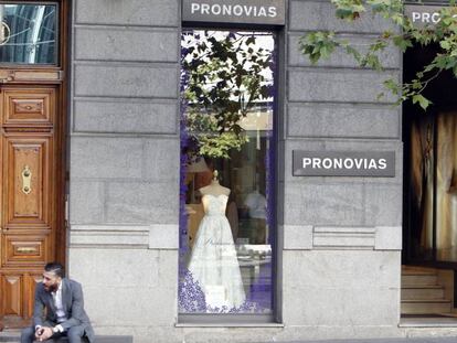 Fachada de una tienda de Pronovias en Madrid.