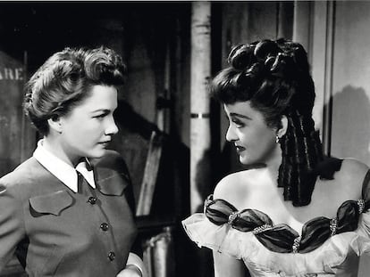 Los personajes de 'Eva al desnudo', Eva Harrington, interpretada por Anne Baxter, y Margo Chaning, a la que daba vida Bette Davis.