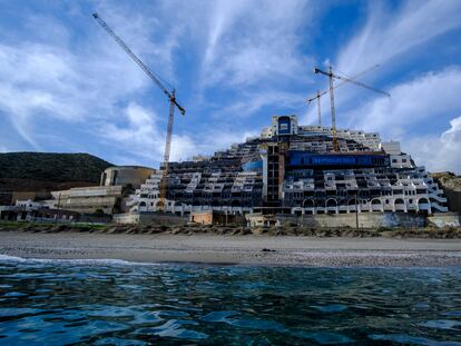 Vista del hotel en la playa de El Algarrobico, el 7 de diciembre.