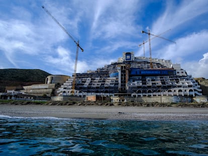 Vista del hotel en la playa de El Algarrobico, el 7 de diciembre.