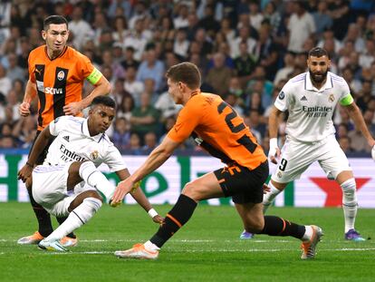 Soccer Football - Champions League - Group F - Real Madrid v Shakhtar Donetsk - Santiago Bernabeu, Madrid, Spain - October 5, 2022  Real Madrid's Rodrygo scores their first goal REUTERS/Susana Vera