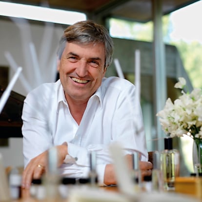 Un nariz con mucho ojo
Desde 2004, Jean-Claude Ellena (arriba) ostenta el cargo de perfumista en exclusiva para Hermès. Firmó el contrato con la condición de no tener a nadie de &#39;marketing&#39; condicionando la parte más creativa de su trabajo.