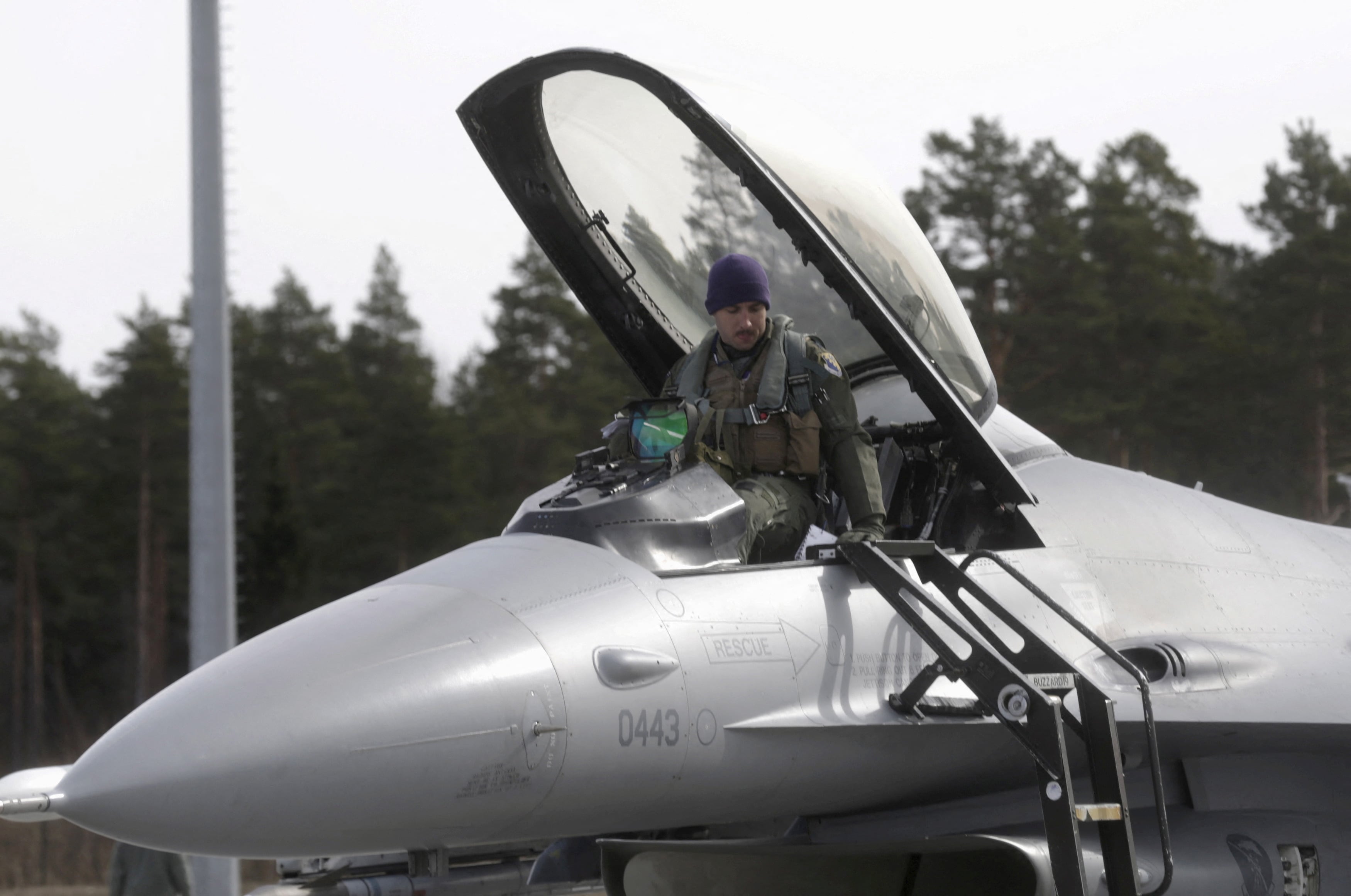 La OTAN despliega brevemente aviones de combate por un nuevo ingreso de drones en el espacio aéreo de Estonia