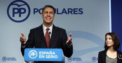 El líder del PP catalán, Xavier Garcia Albiol, junto a Andrea Levi.