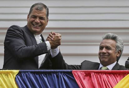 Rafael Correa junto a Len&iacute;n Moreno en el Palacio de Gobierno, en Quito.