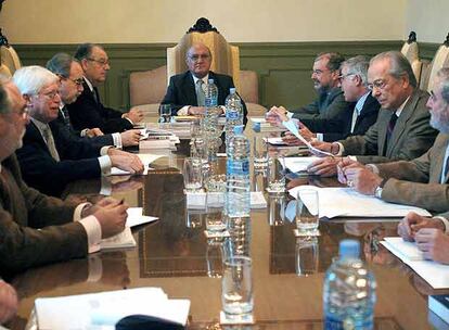 Reunión de la Sala Especial del Tribunal Supremo, en enero de 2006. Al fondo, el presidente, Francisco Hernando.