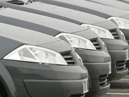 Caja Madrid y BBVA ponen en venta sus empresas de renting de coches
