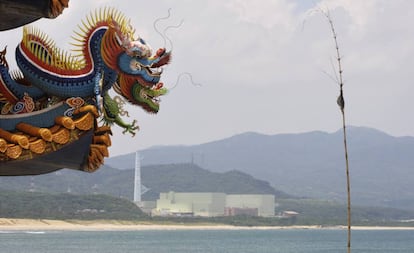 Panorámica de la central nuclear de Lungmen, cuya construcción está paralizada.