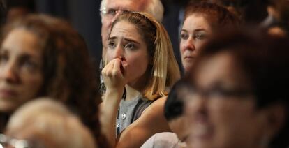 La gente evitaba mirarse a la cara en el centro de convenciones Jacob K. Javits. Los que lo hacían, acababan abrazados, llorando.