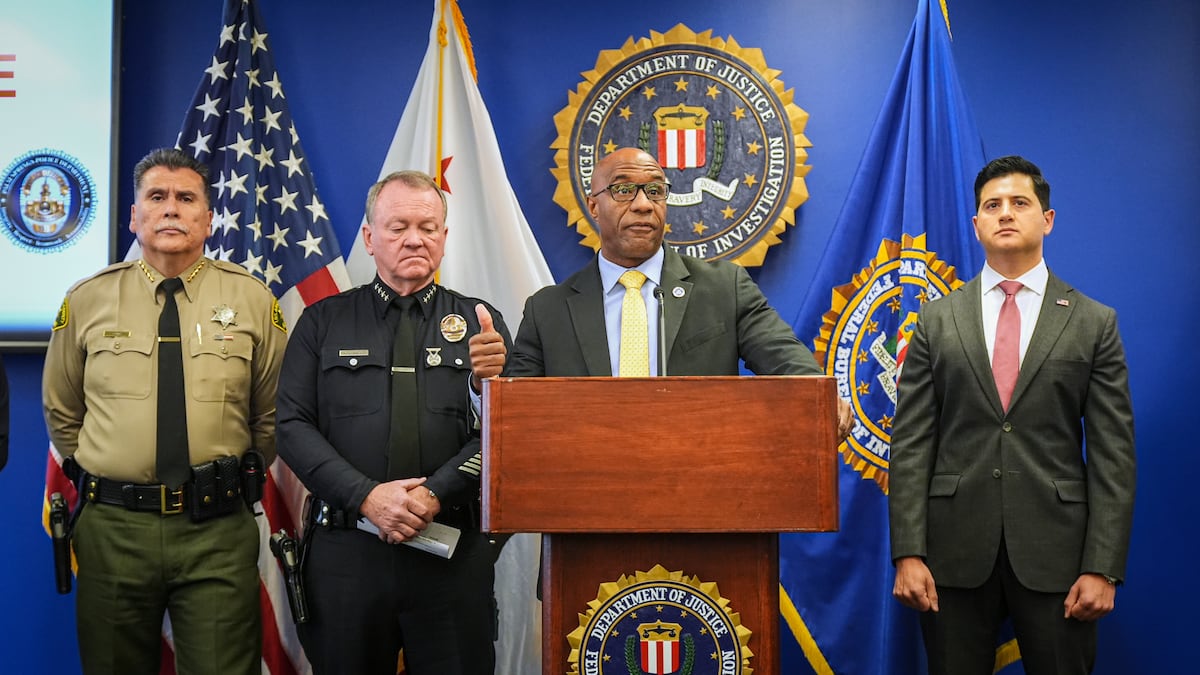 El FBI anuncia que ha desmantelado un ataque terrorista planeado para Nochevieja en Los Ángeles