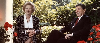 Thatcher (izquierda) y Ronald Reagan, en la Casa Blanca en 1987.