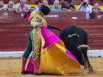 Morante de la Puebla, a la verónica, en la plaza de toros de Murcia.