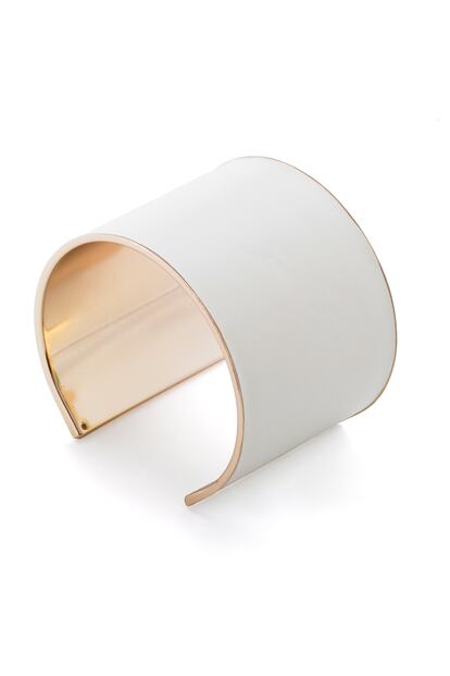 Brazalete de inspiración minimal de Mango (5,95 euros).