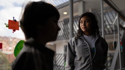 Estudiantes de educación básica en la escuela internacional Still I Rise, en Ciudad Bolívar, Bogotá, en mayo de 2024.