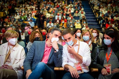 Pedro Sánchez y Juan Lobato en el último Congreso Regional del PSOE de Madrid.