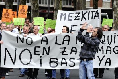 Manifestación de vecinos del barrio vitoriano de Zamarraga contra la construcción de una mezquita.