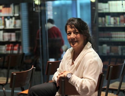 Lourdes Fernández, en la mediáteca de la Alhóndiga.