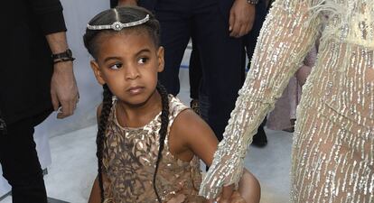 Blue Ivy, la hija de Beyoncé, en la gala de los premios MTV luciendo un vestido de 10.000 euros.