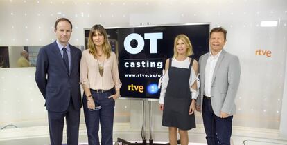 De izquierda a derecha, Toni Sevilla, director de contenidos de TVE, Noemí Galera, directora de casting, María José Bultó, de TVE y Tinet Rubira, de la productora.