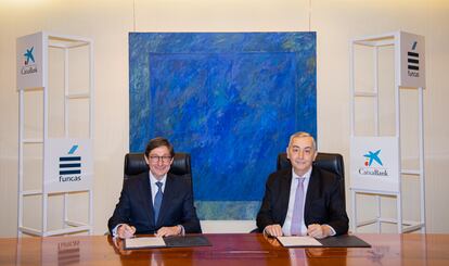 José Ignacio Goirigolzarri, presidente de CaixaBank, y Carlos Ocaña, director general de Funcas.