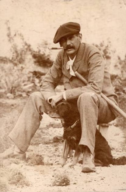 Benito Pérez Galdós, en la finca familiar de Los Lirios en Gran Canarias en 1894.