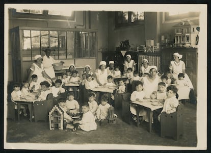 Fotografía de los años en los que Henriette Pimentel era directora de la guardería en la que salvó a un gran número de bebés, hijos de judíos, de ir a los campos de concentración. Pertenecen a la colección del Museo Histórico Judío de Ámsterdam.