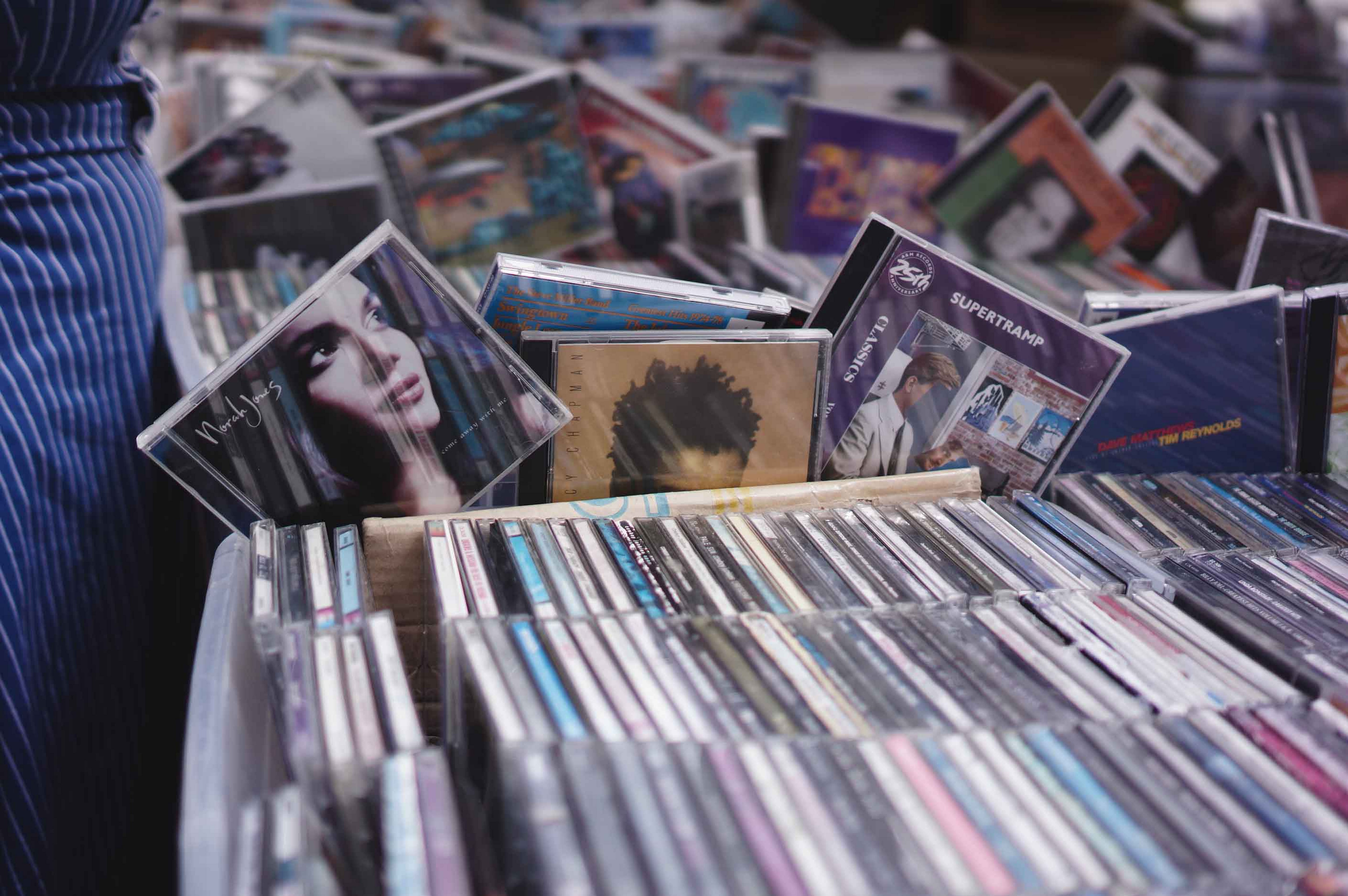 La extraña segunda vida del CD, el formato que nunca murió del todo: “Necesitamos objetos que nos anclen a nuestras aficiones”